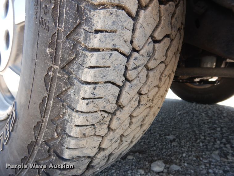 image for item DD6330 2001 Chevrolet Suburban 1500 SUV