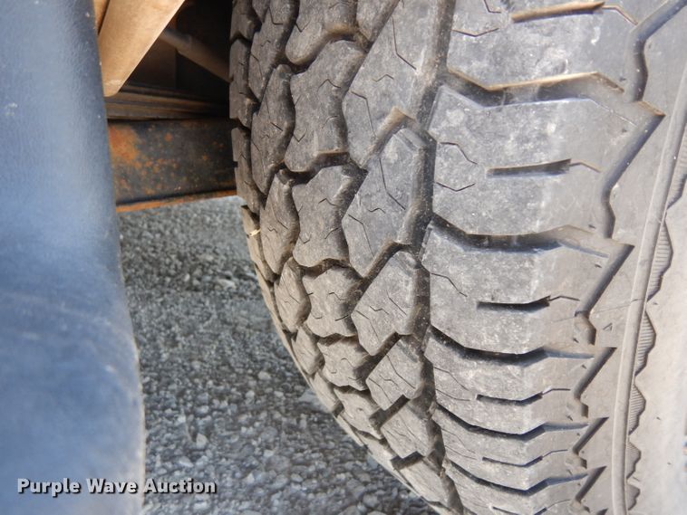 image for item DD6330 2001 Chevrolet Suburban 1500 SUV