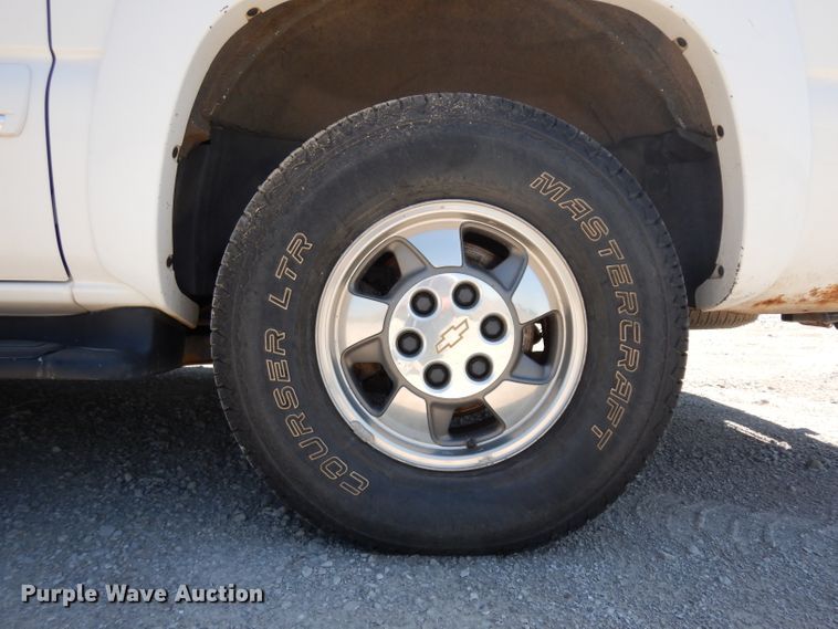 image for item DD6330 2001 Chevrolet Suburban 1500 SUV