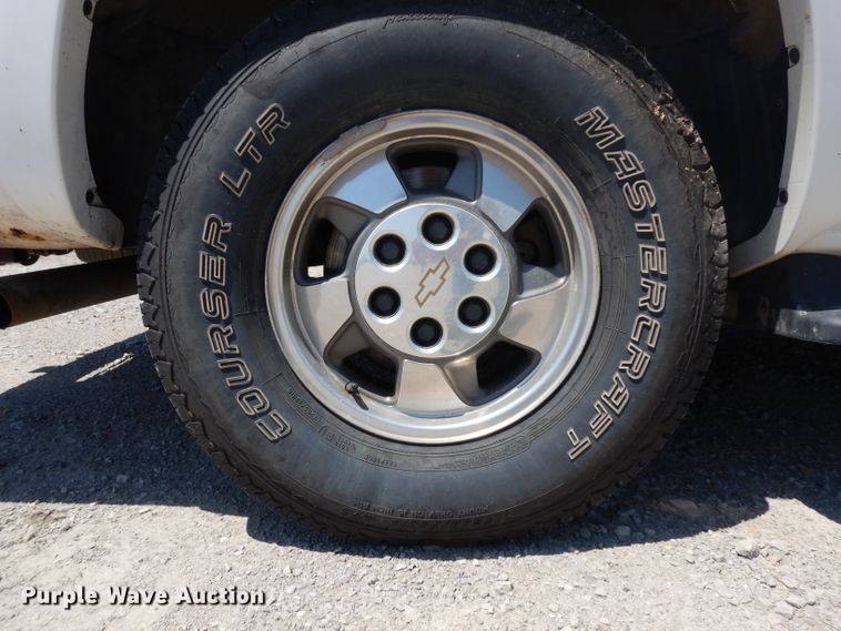 image for item DD6330 2001 Chevrolet Suburban 1500 SUV