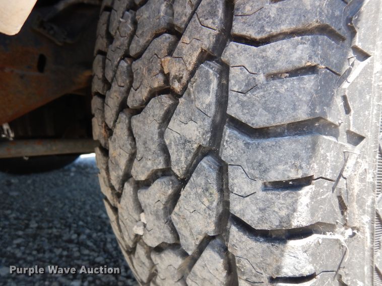 image for item DD6330 2001 Chevrolet Suburban 1500 SUV