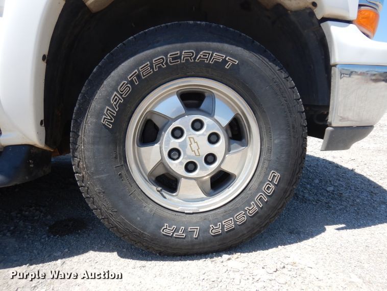 image for item DD6330 2001 Chevrolet Suburban 1500 SUV