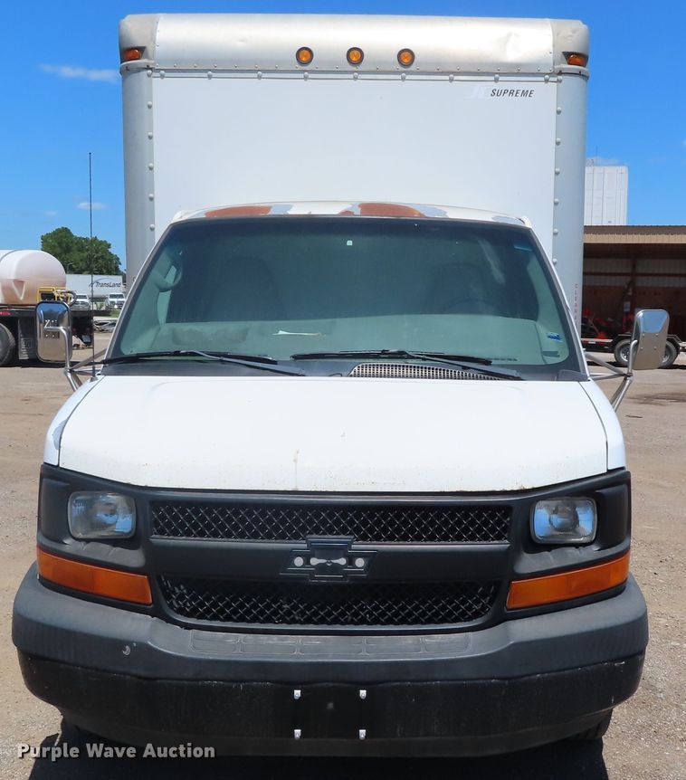 image for item DD6334 2007 Chevrolet Express G3500 box truck