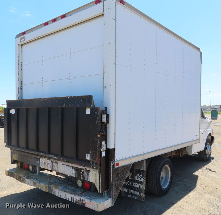 image for item DD6334 2007 Chevrolet Express G3500 box truck