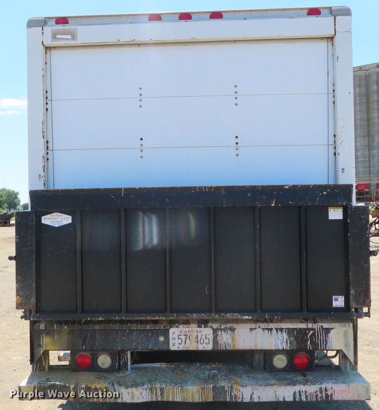 image for item DD6334 2007 Chevrolet Express G3500 box truck