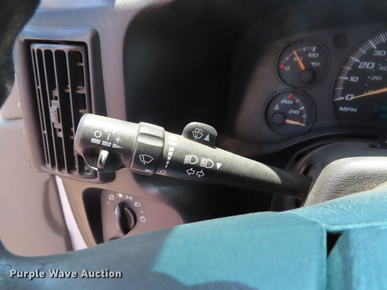 image for item DD6334 2007 Chevrolet Express G3500 box truck