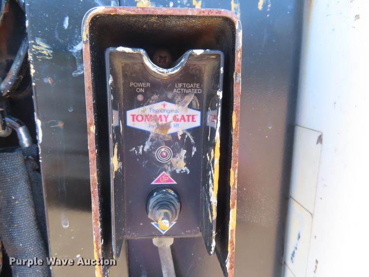 image for item DD6334 2007 Chevrolet Express G3500 box truck