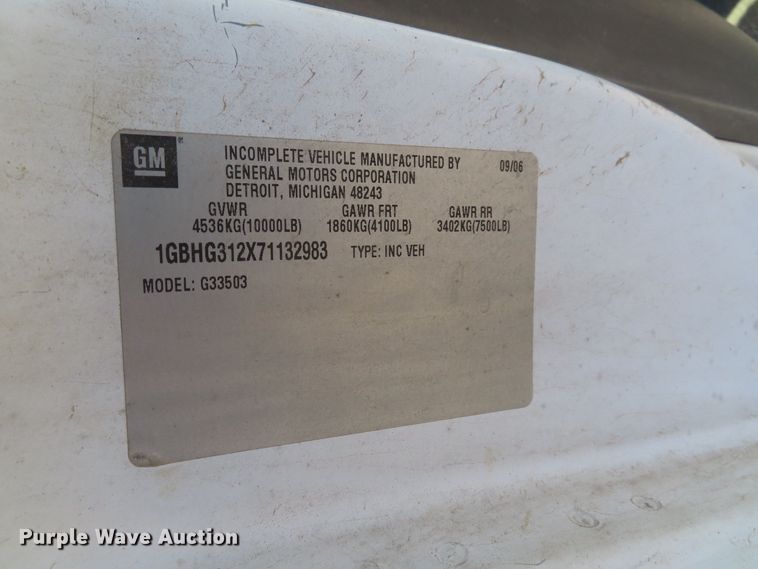 image for item DD6334 2007 Chevrolet Express G3500 box truck