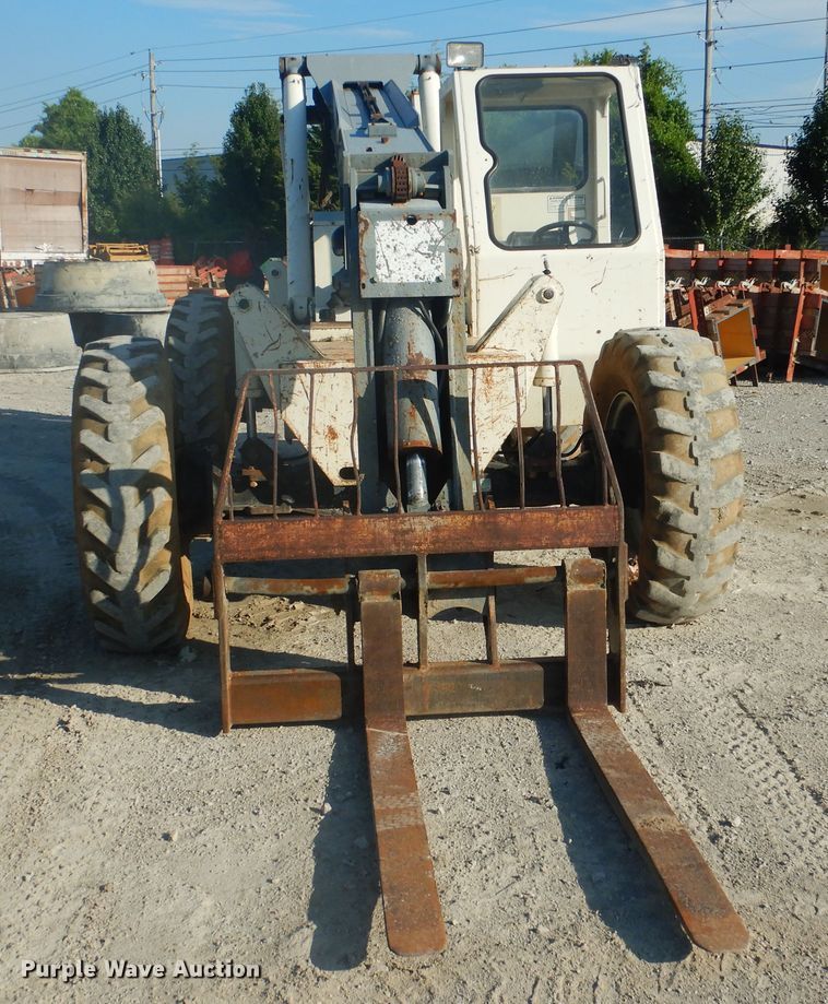 image for item DE3998 BPI SS842 Square Shooter telehandler