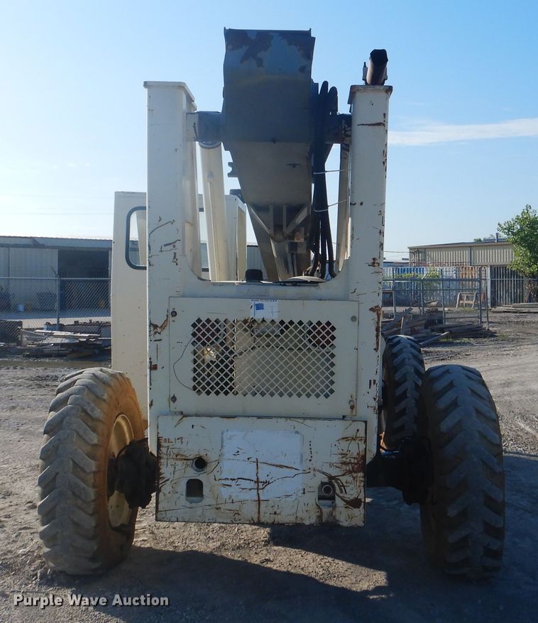 image for item DE3998 BPI SS842 Square Shooter telehandler