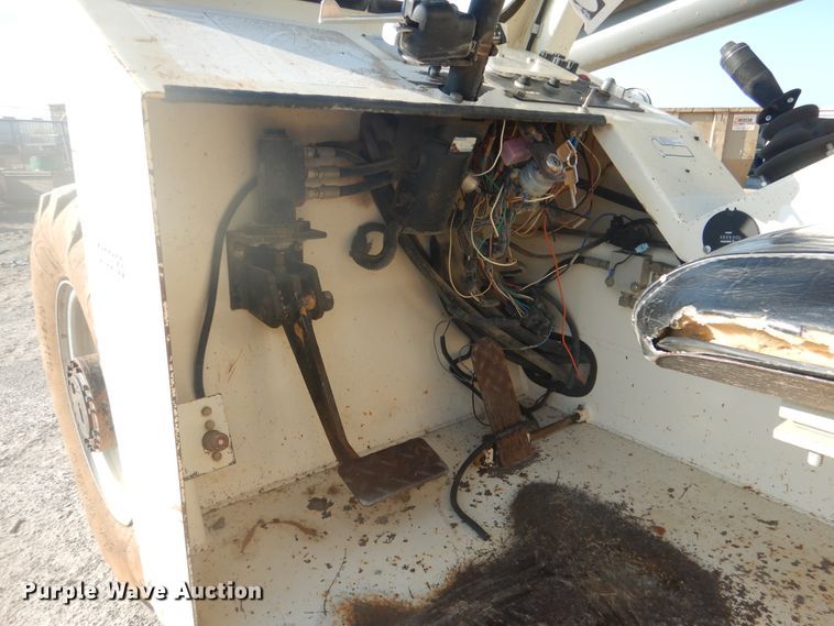 image for item DE3998 BPI SS842 Square Shooter telehandler