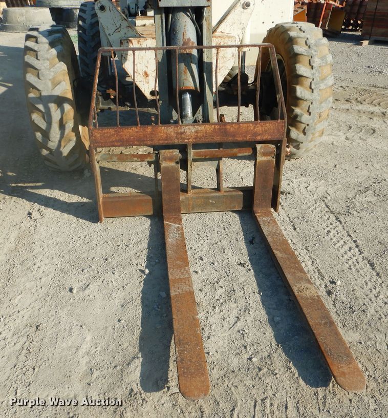 image for item DE3998 BPI SS842 Square Shooter telehandler