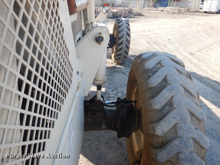 image for item DE3998 BPI SS842 Square Shooter telehandler