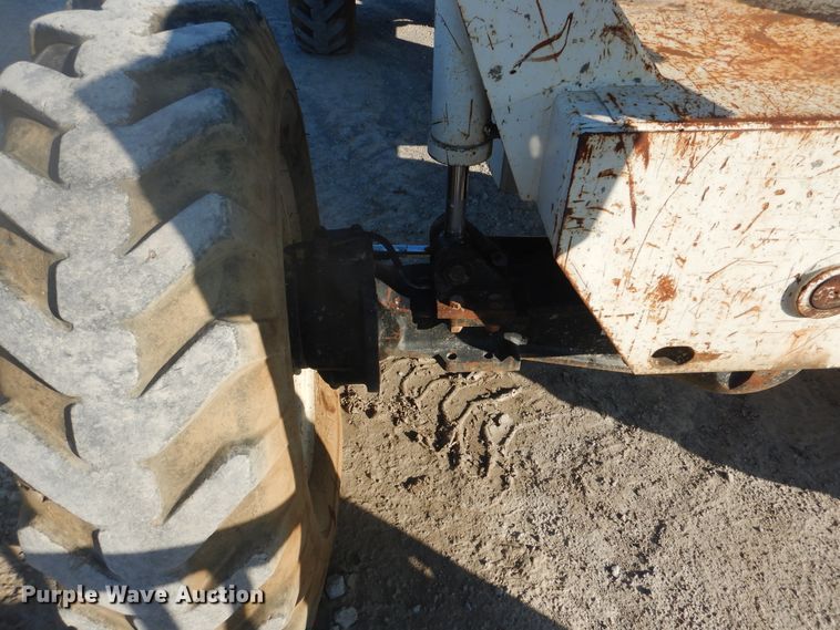 image for item DE3998 BPI SS842 Square Shooter telehandler