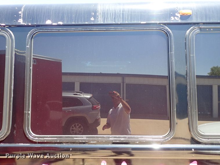 image for item DE5453 1999 Blue Bird coach bus