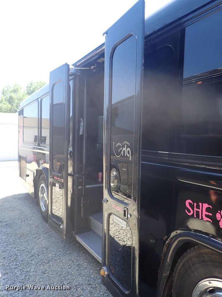 image for item DE5453 1999 Blue Bird coach bus