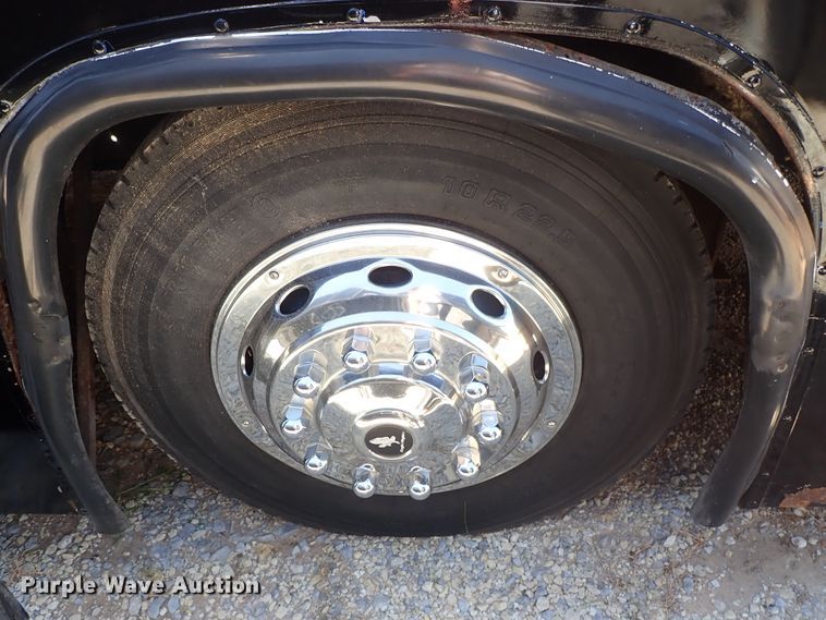 image for item DE5453 1999 Blue Bird coach bus