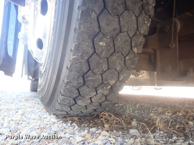 image for item DE5453 1999 Blue Bird coach bus