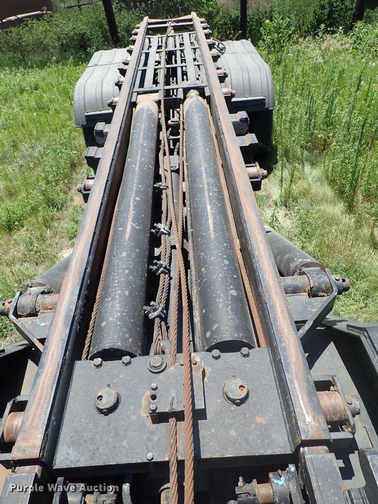 image for item DE5464 1989 Galbreath FRA318 roll-off container trailer