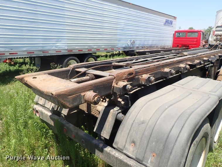 image for item DE5464 1989 Galbreath FRA318 roll-off container trailer