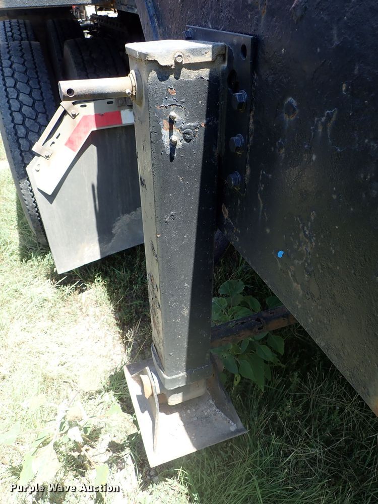 image for item DE5464 1989 Galbreath FRA318 roll-off container trailer