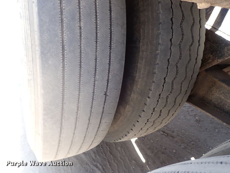 image for item DE5464 1989 Galbreath FRA318 roll-off container trailer