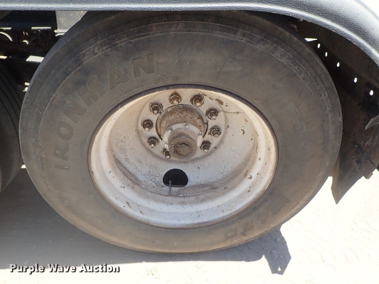 image for item DE5464 1989 Galbreath FRA318 roll-off container trailer