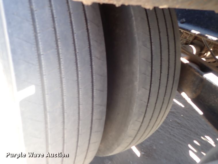 image for item DE5464 1989 Galbreath FRA318 roll-off container trailer