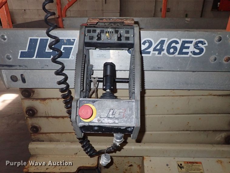 image for item DE5518 2005 JLG 3246ES scissor lift