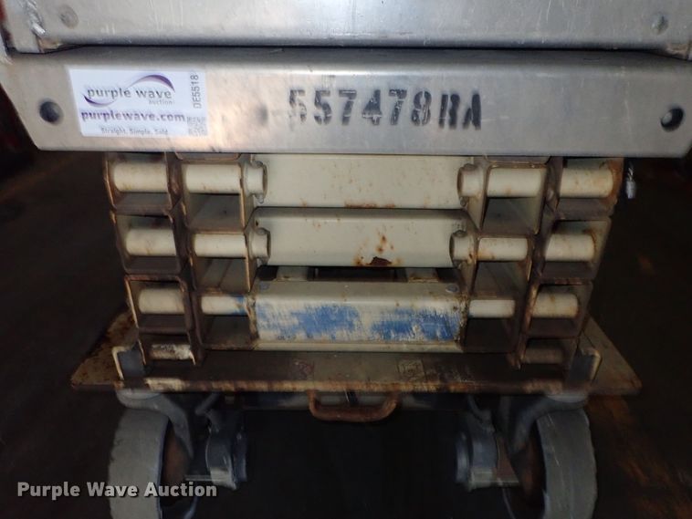 image for item DE5518 2005 JLG 3246ES scissor lift