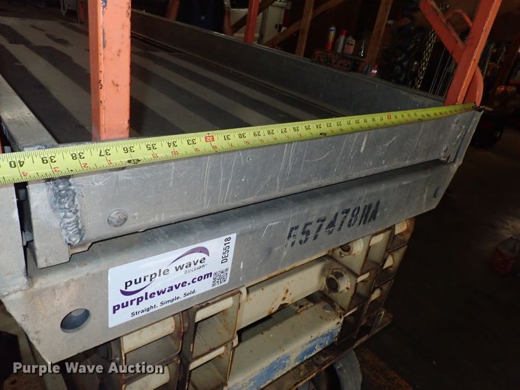 image for item DE5518 2005 JLG 3246ES scissor lift