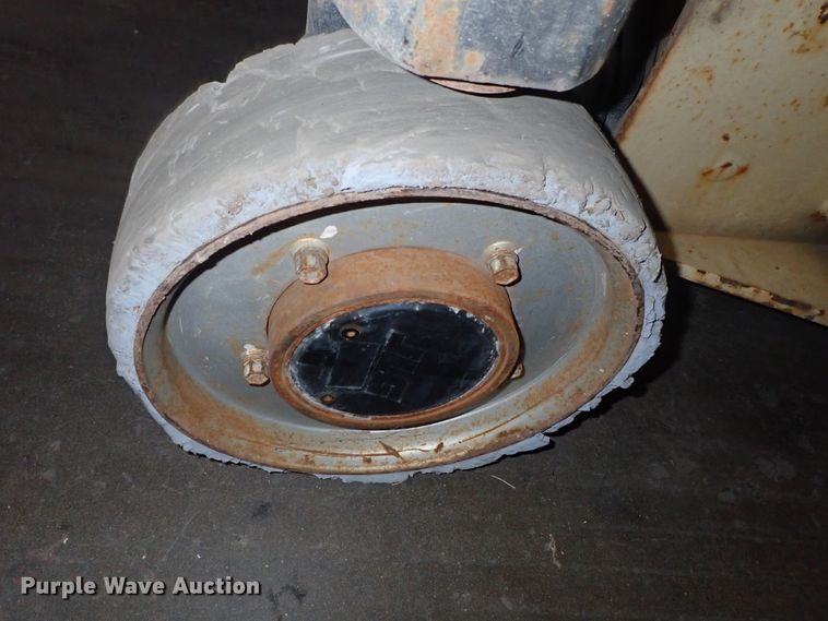 image for item DE5518 2005 JLG 3246ES scissor lift