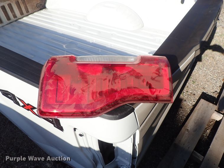 image for item DE5519 2019 Ford pickup truck bed