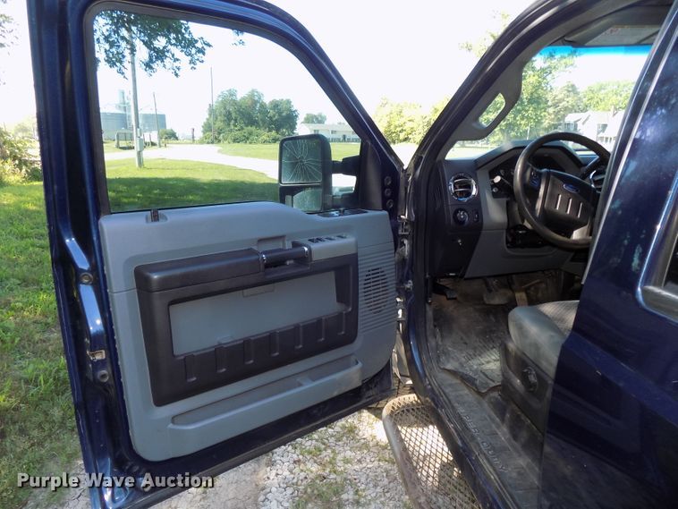 image for item DE7744 2013 Ford F250 Super Duty XLT Crew Cab pickup truck