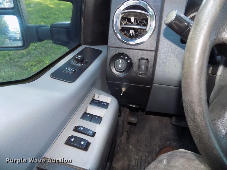 image for item DE7744 2013 Ford F250 Super Duty XLT Crew Cab pickup truck