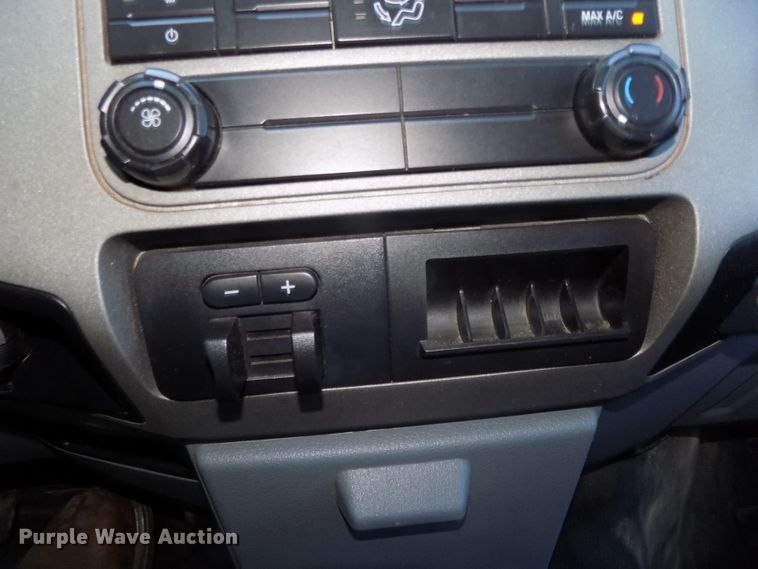 image for item DE7744 2013 Ford F250 Super Duty XLT Crew Cab pickup truck