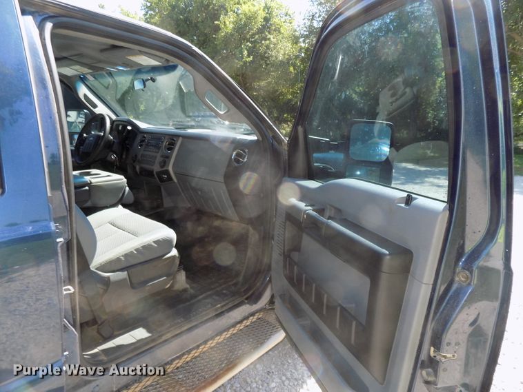 image for item DE7744 2013 Ford F250 Super Duty XLT Crew Cab pickup truck