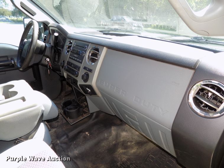 image for item DE7744 2013 Ford F250 Super Duty XLT Crew Cab pickup truck