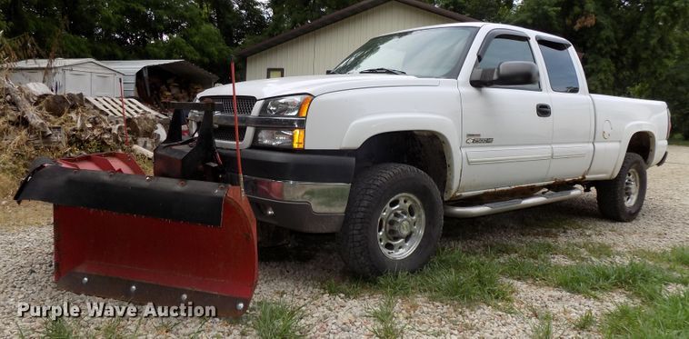 image for item DE7751 2004 Chevrolet Silverado 2500HD Ext. Cab pickup truck