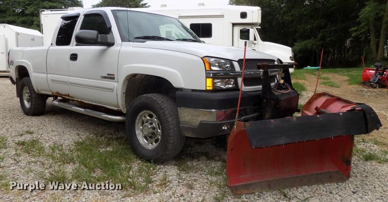 image for item DE7751 2004 Chevrolet Silverado 2500HD Ext. Cab pickup truck