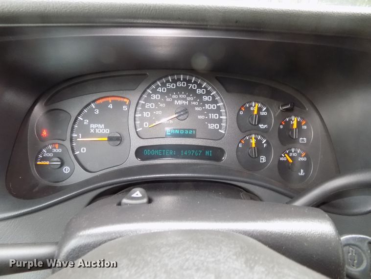 image for item DE7751 2004 Chevrolet Silverado 2500HD Ext. Cab pickup truck