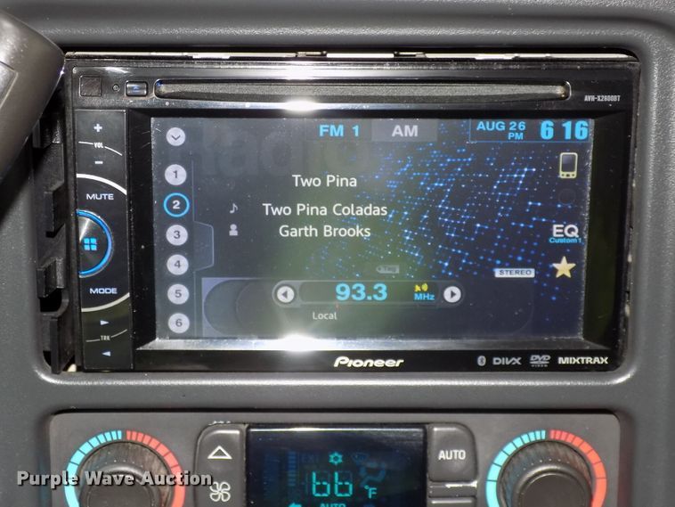 image for item DE7751 2004 Chevrolet Silverado 2500HD Ext. Cab pickup truck