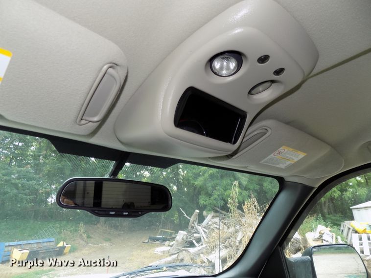 image for item DE7751 2004 Chevrolet Silverado 2500HD Ext. Cab pickup truck