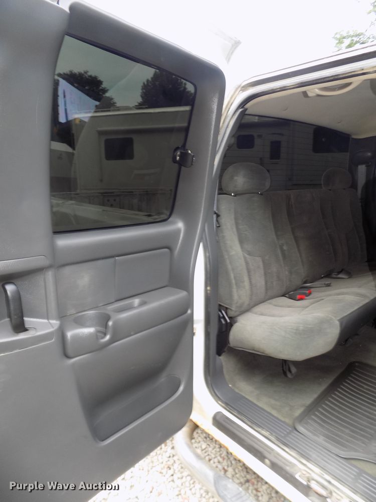 image for item DE7751 2004 Chevrolet Silverado 2500HD Ext. Cab pickup truck