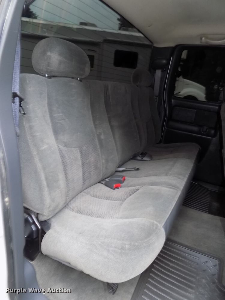 image for item DE7751 2004 Chevrolet Silverado 2500HD Ext. Cab pickup truck