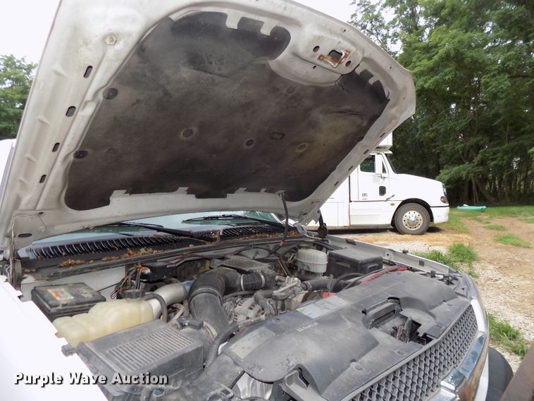 image for item DE7751 2004 Chevrolet Silverado 2500HD Ext. Cab pickup truck