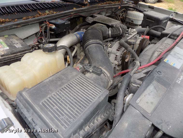 image for item DE7751 2004 Chevrolet Silverado 2500HD Ext. Cab pickup truck