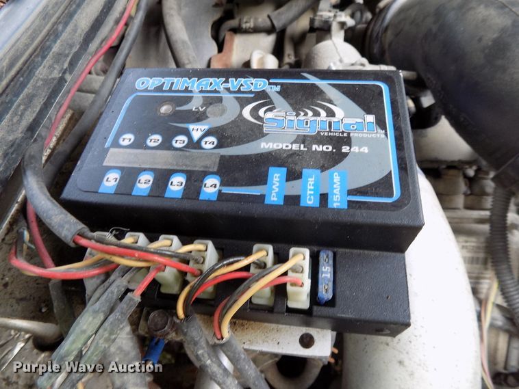 image for item DE7751 2004 Chevrolet Silverado 2500HD Ext. Cab pickup truck