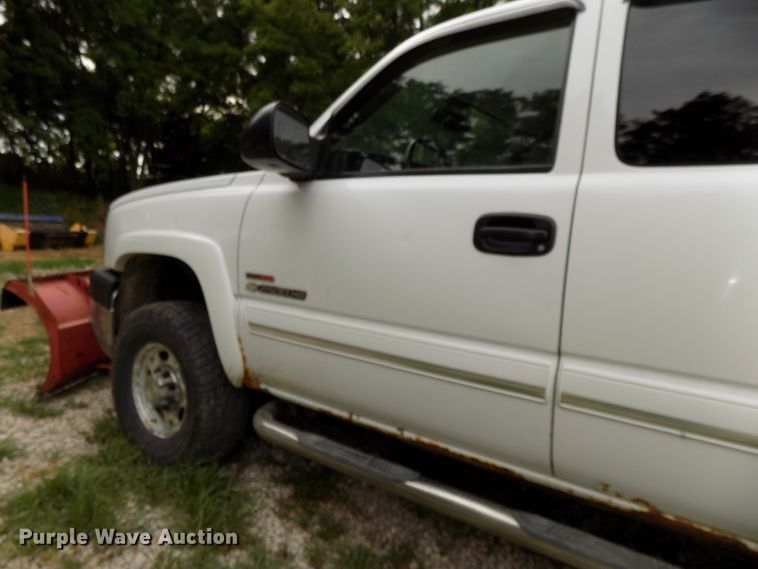 image for item DE7751 2004 Chevrolet Silverado 2500HD Ext. Cab pickup truck