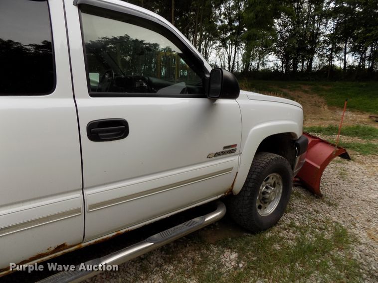 image for item DE7751 2004 Chevrolet Silverado 2500HD Ext. Cab pickup truck